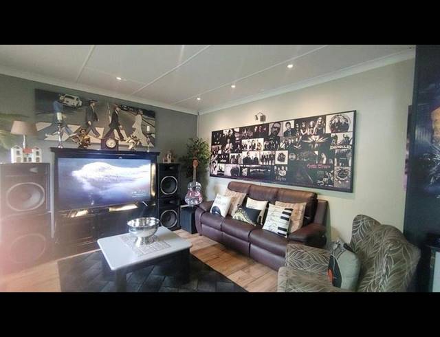 3 BEDROOM HOUSE FOR SALE IN ALBERTON NORTH